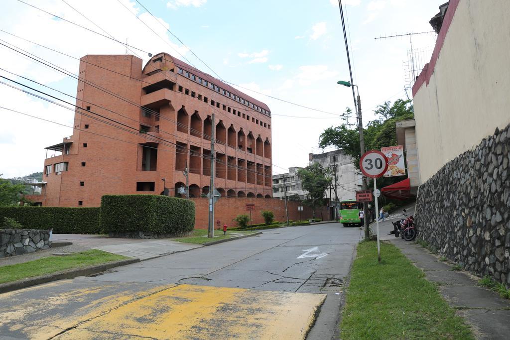 La Pinta Boogaloo Hostel Cali Exterior photo